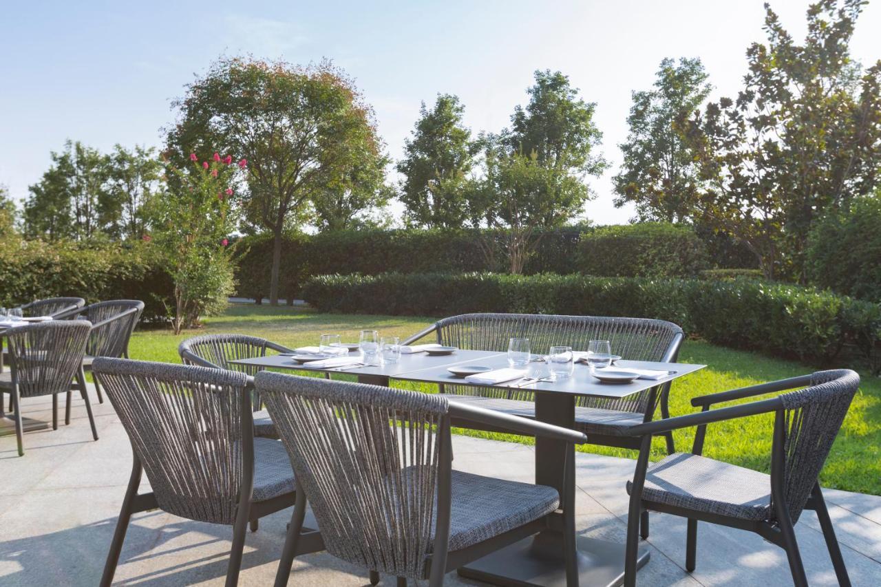Hotel Voco Milan-Fiere By Ihg Esterno foto