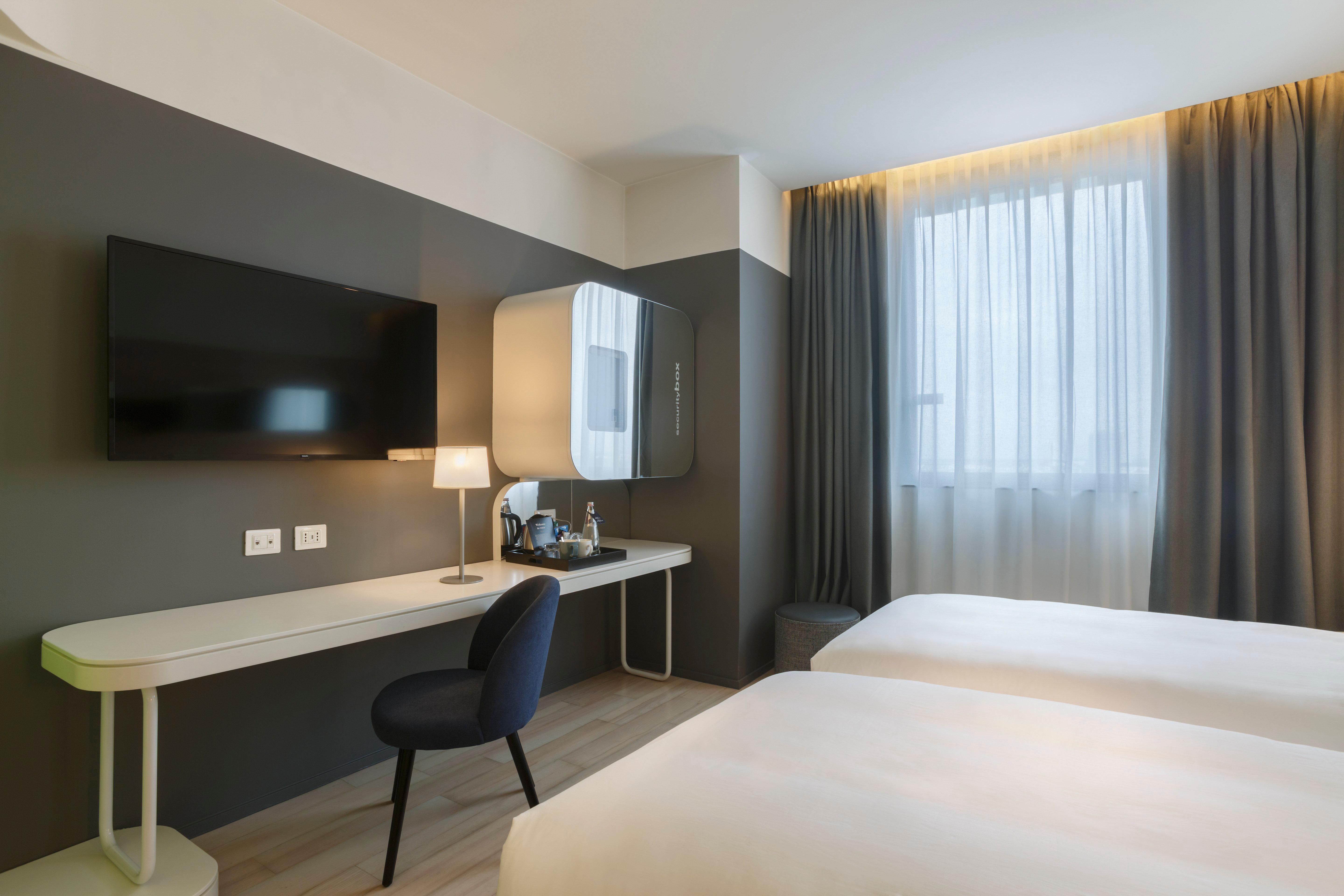 Hotel Voco Milan-Fiere By Ihg Esterno foto